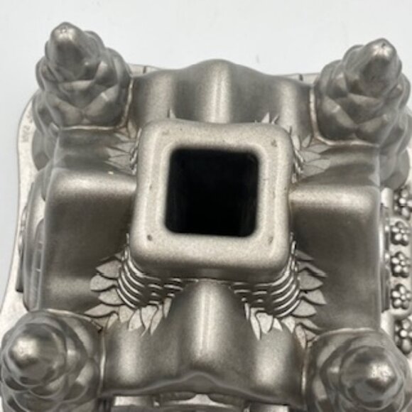 Nordic ware Castle Bundt Pan Cast Aluminum Non Stick 10 Cup Made USA - Picture 10 of 11